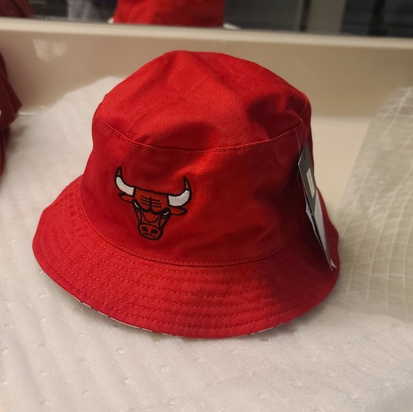 Reversible Chicago Bulls Bucket Hat - Picture 12 of 13